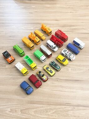 Mixed Set of 22 Toy Cars & Trucks